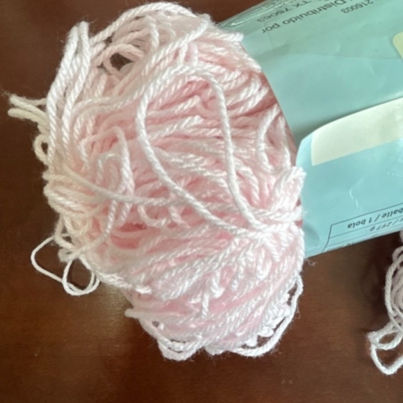 Pink yarn (Left over) - Picture 2 of 6